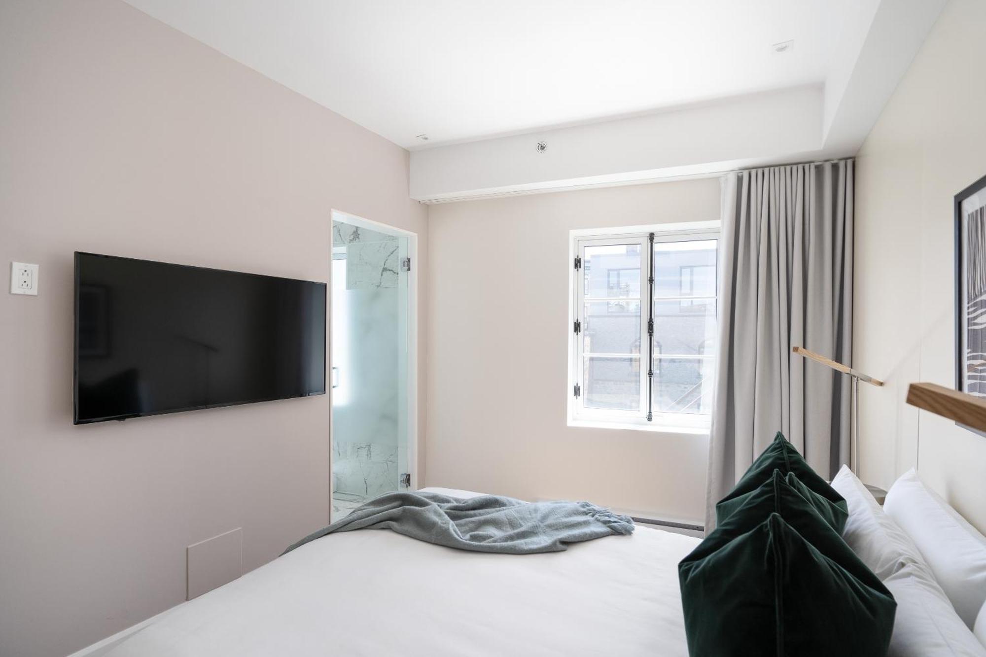 Sonder La Galerie Hotel Montreal Room photo